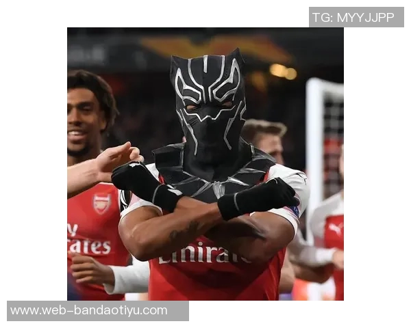 麦克阿瑟精彩突破连过数人恩加德乌因战术犯规被黄牌警告