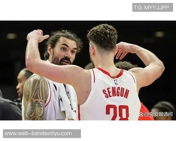 申京与亚当斯默契配合卡佩拉迅速融入双塔战术体系